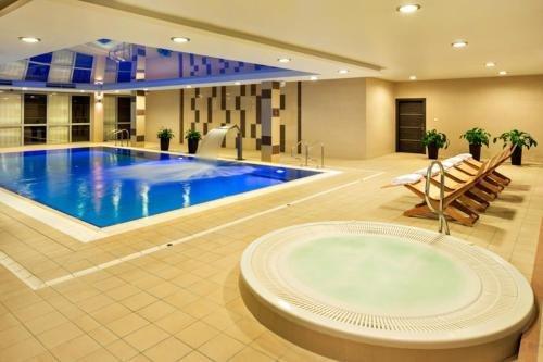 Z-hotel Business &